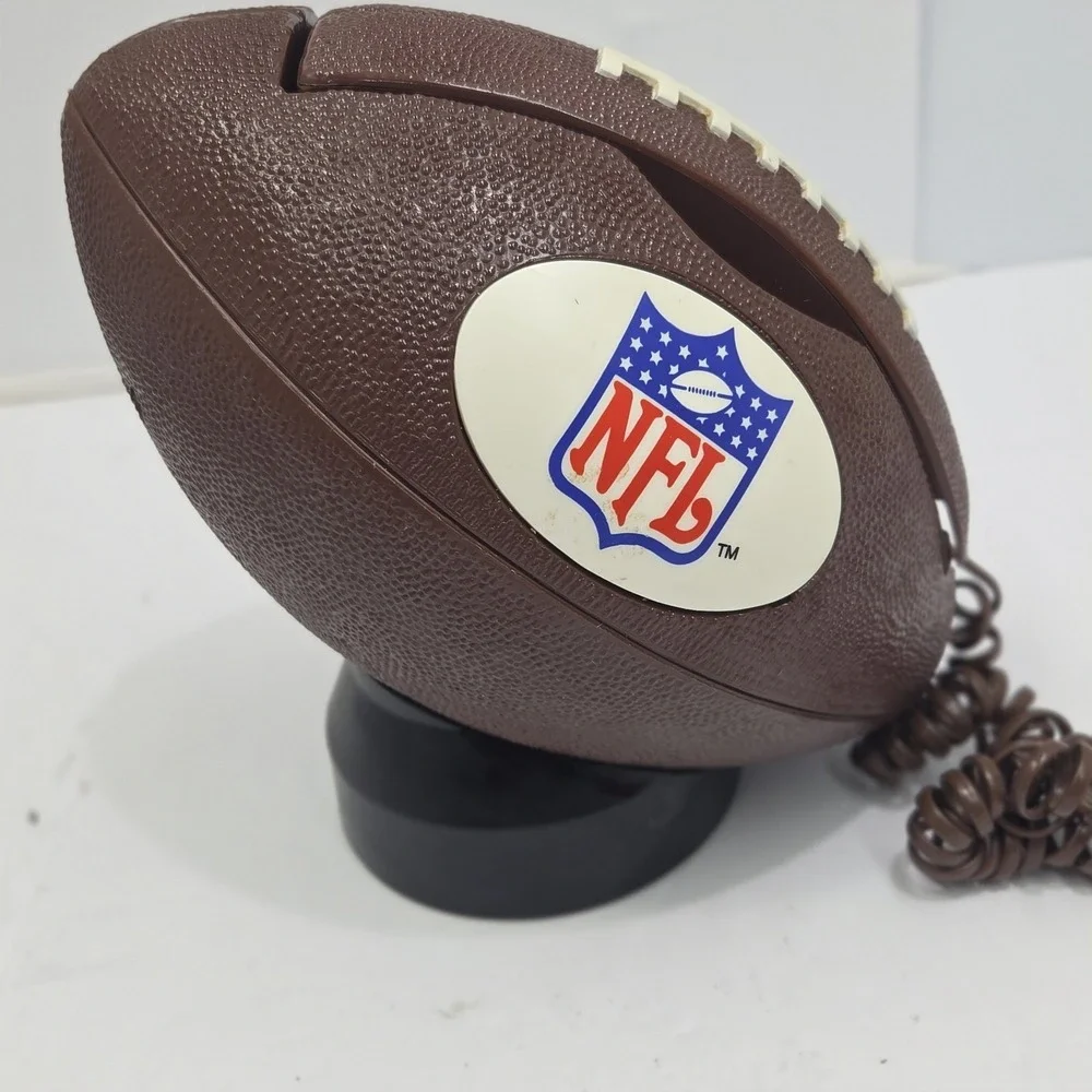VINTAGE COLUMBIA TEL-COM MODEL NFL-28 FOOTBALL SHAPE CORDED TELEPHONE Cowboys